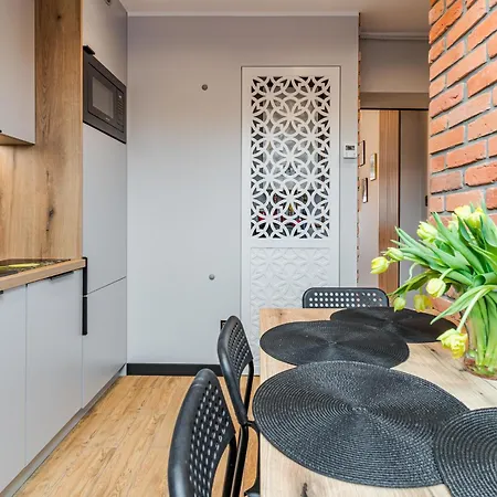 Ksiezycowy Z Balkonem- Lägenhet