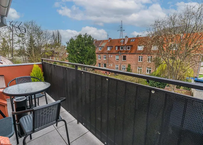 Ksiezycowy Z Balkonem- *